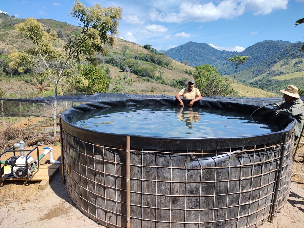 8. BOLSA DE GEOMEMBRANA DE 10 M DE DIAMETRO X 1.2 M DE ALTO, 94.25 M3 DE VOLUMEN, 82.47 M3 DE VOLUMEN DE OPERACIÓN CON SALIDA A 2"